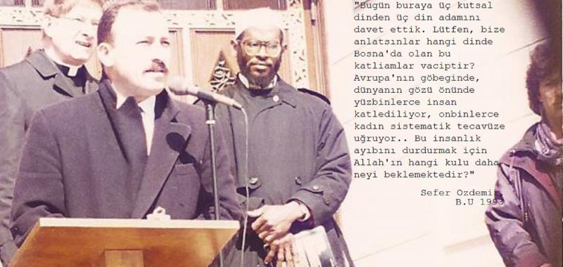 2007'de Manisa'da gerceklestirilen Turk Dunyasi Genclik Bulusmasi toplantisinda Sefer Ozdemir ve esi Umida Yusupova Ozdemir Kirgiz konuklar ile